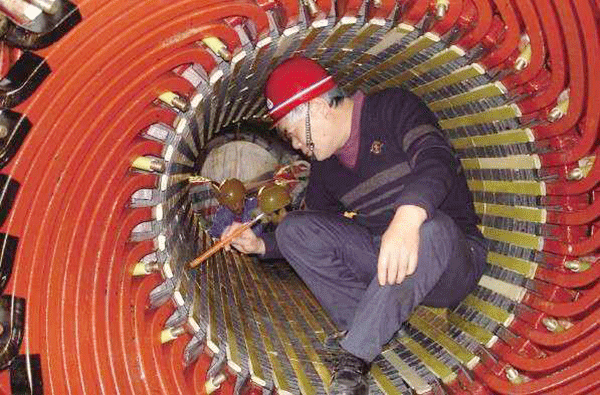 西安泰富西瑪電機(jī)吳高治、劉長(zhǎng)安、張衛(wèi)華榮獲西安市勞動(dòng)模范榮譽(yù)稱號(hào)。