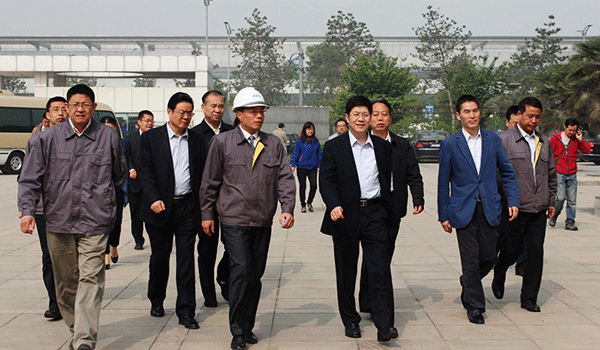 西安市委常委、常務(wù)副市長岳華峰蒞臨西瑪電機(jī)調(diào)研指導(dǎo)。