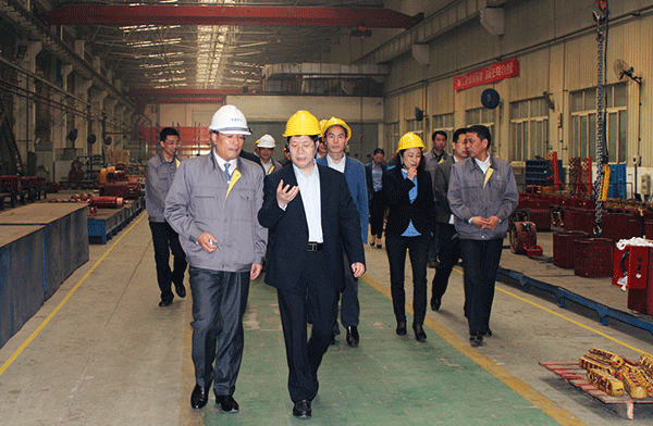 西安市委常委、常務(wù)副市長岳華峰蒞臨西瑪電機(jī)調(diào)研指導(dǎo)。